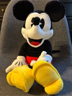 Disney Mickey Mouse Scentsy Buddy with scent pouch